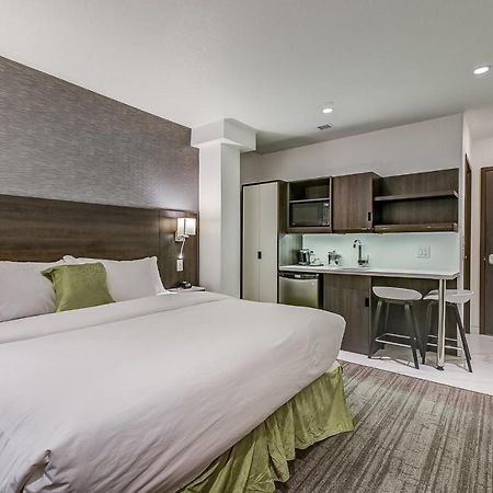 Est Hotel Toronto Exterior photo